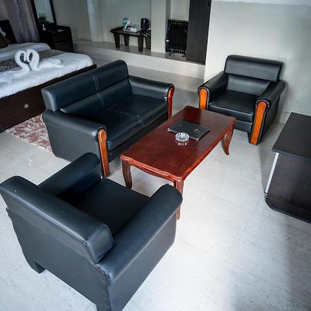2K Hotel Kohima Luaran gambar