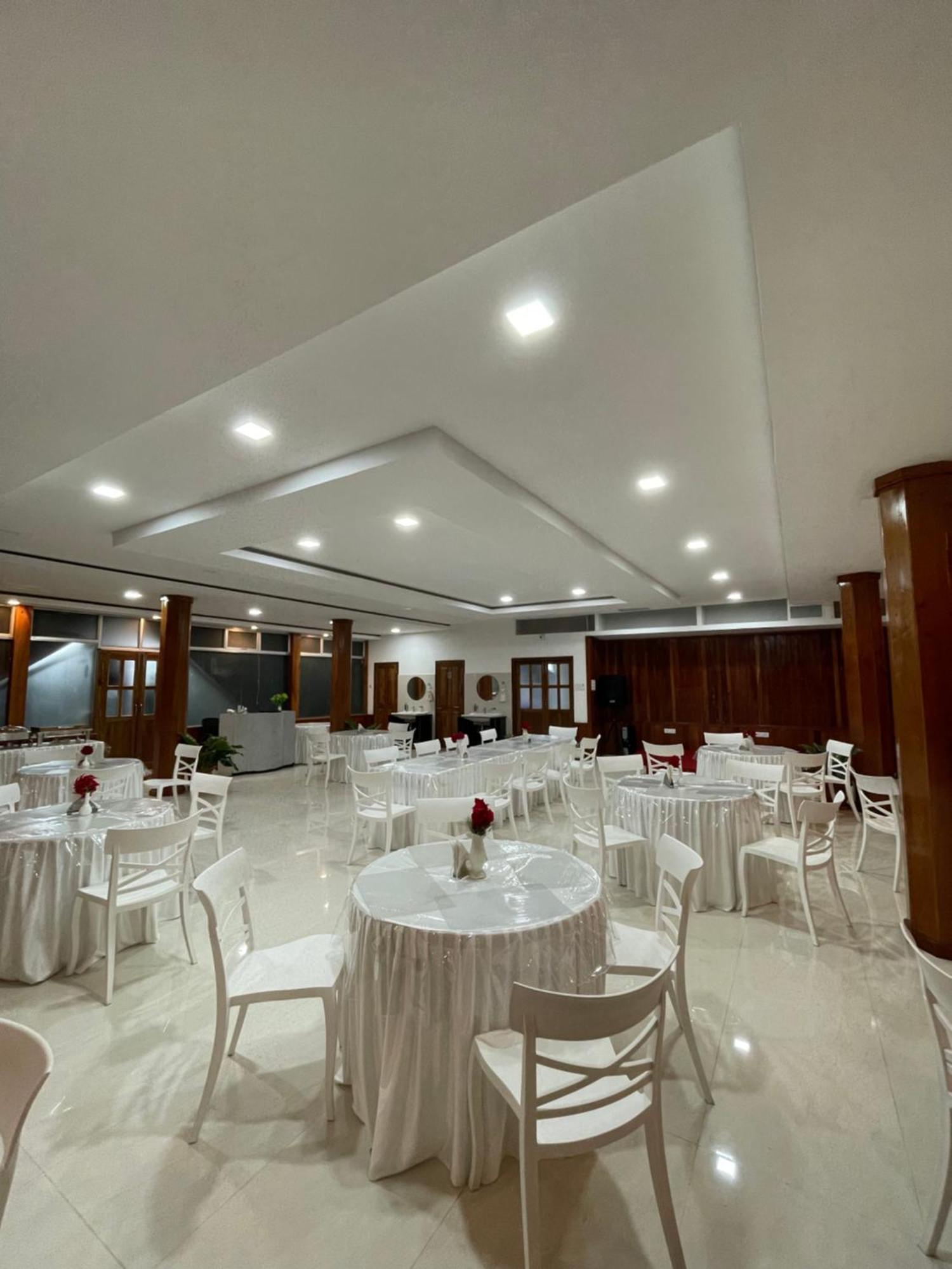 2K Hotel Kohima Luaran gambar
