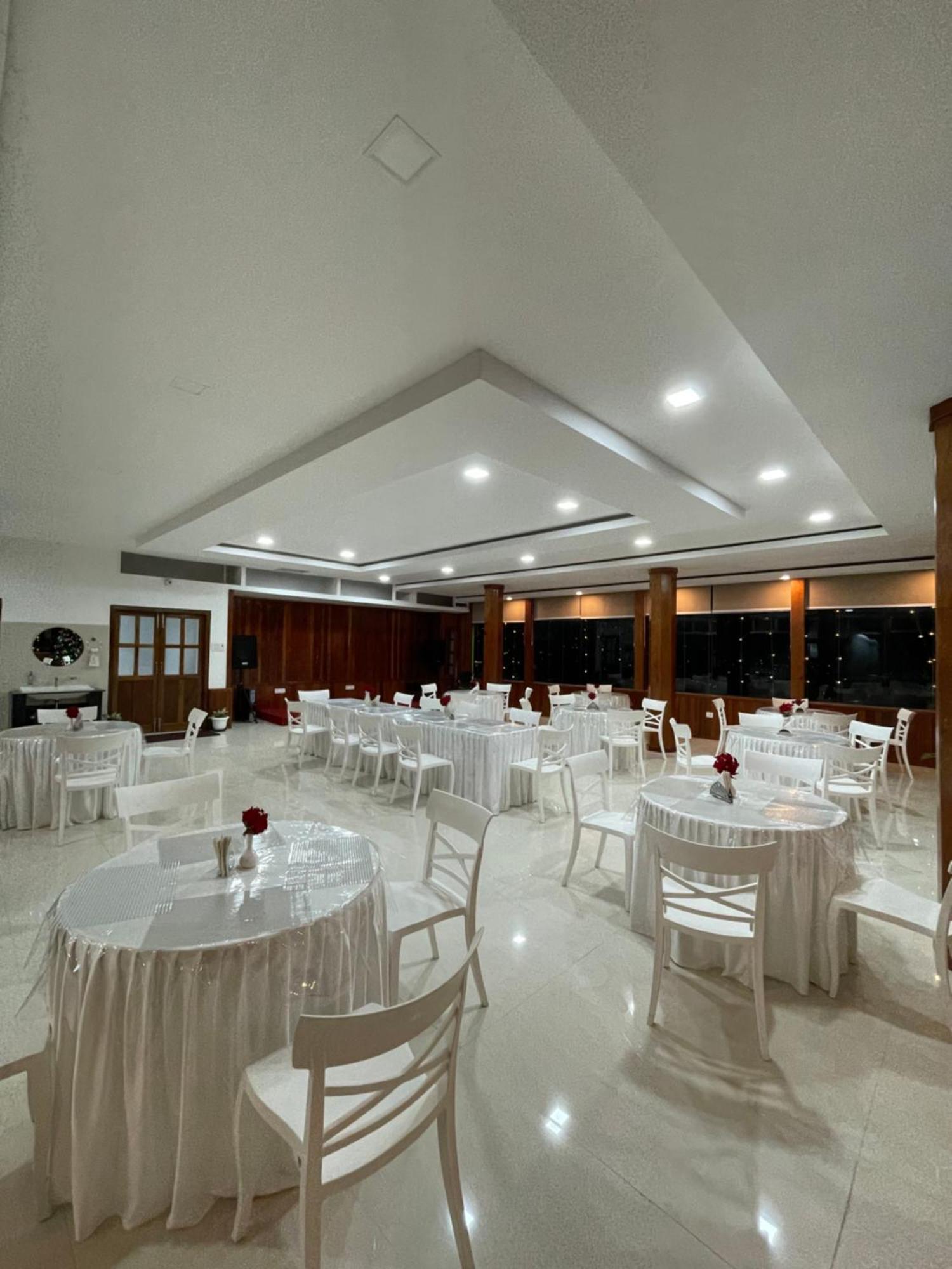 2K Hotel Kohima Luaran gambar