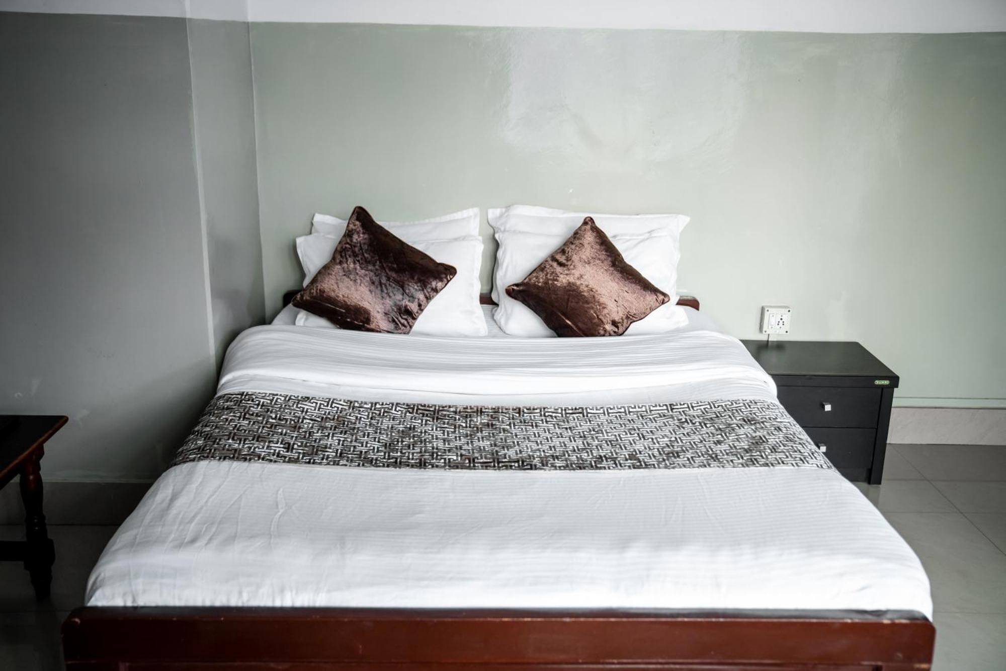 2K Hotel Kohima Luaran gambar