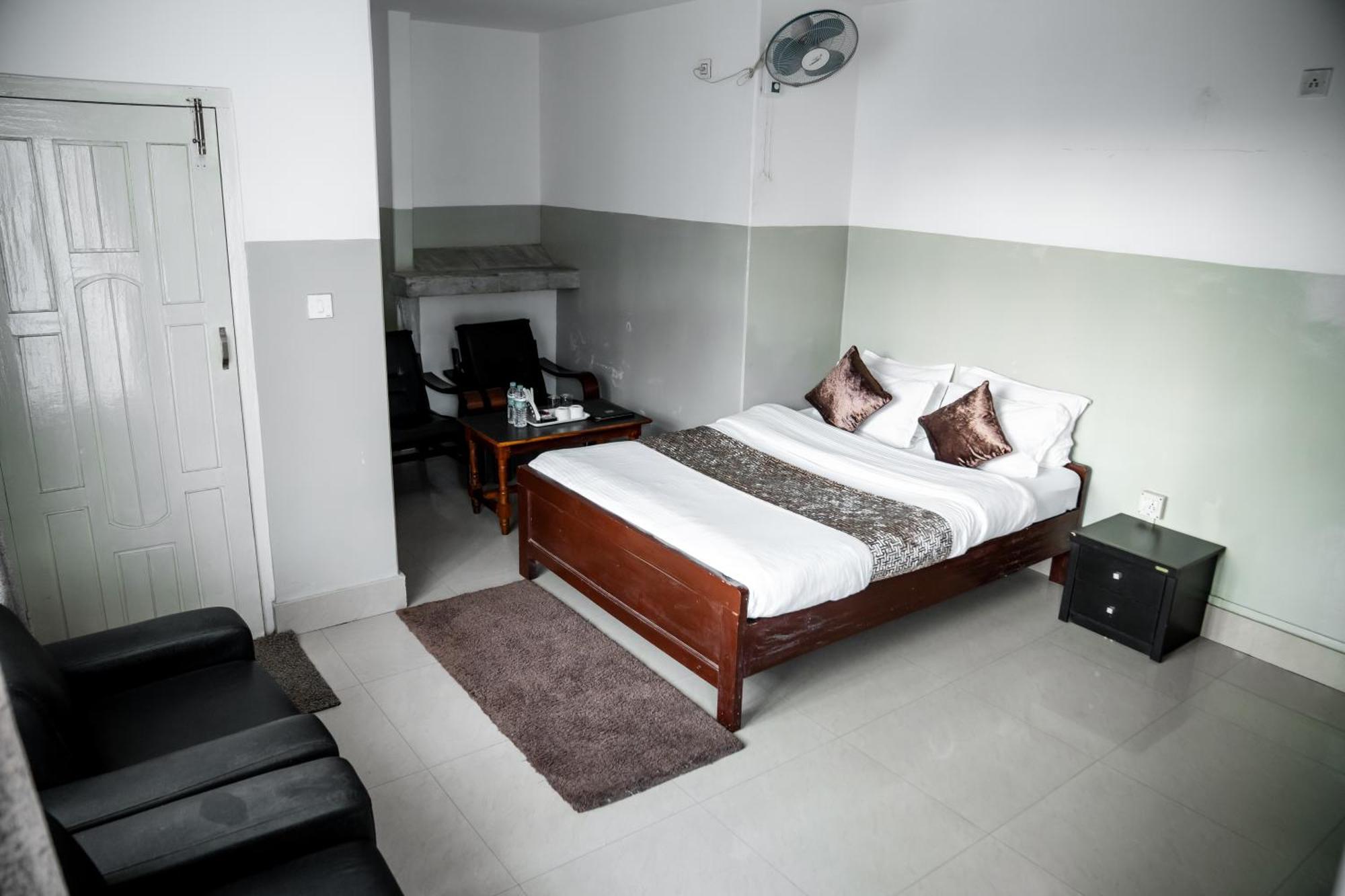 2K Hotel Kohima Luaran gambar