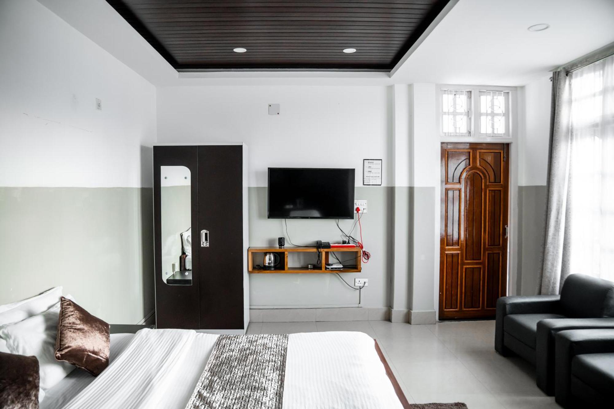 2K Hotel Kohima Luaran gambar