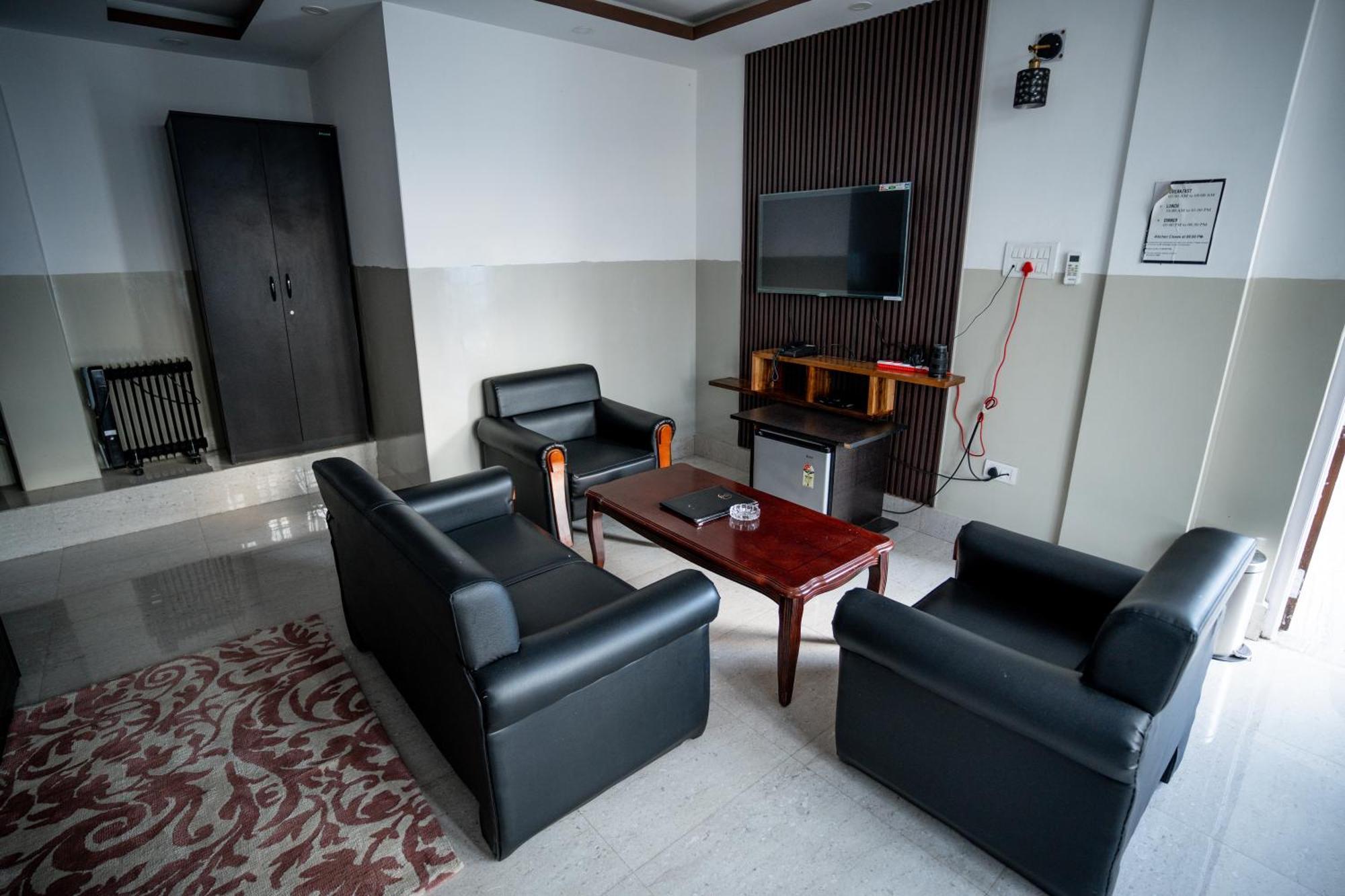 2K Hotel Kohima Luaran gambar