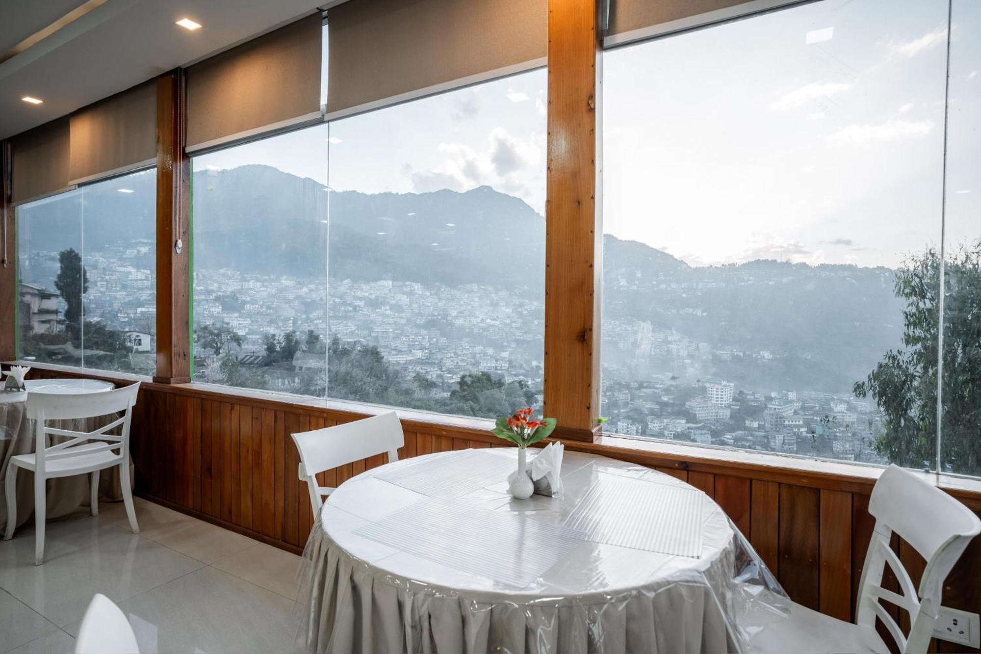 2K Hotel Kohima Luaran gambar