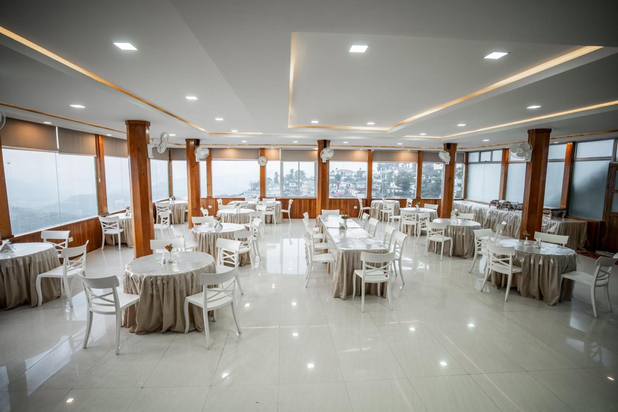 2K Hotel Kohima Luaran gambar