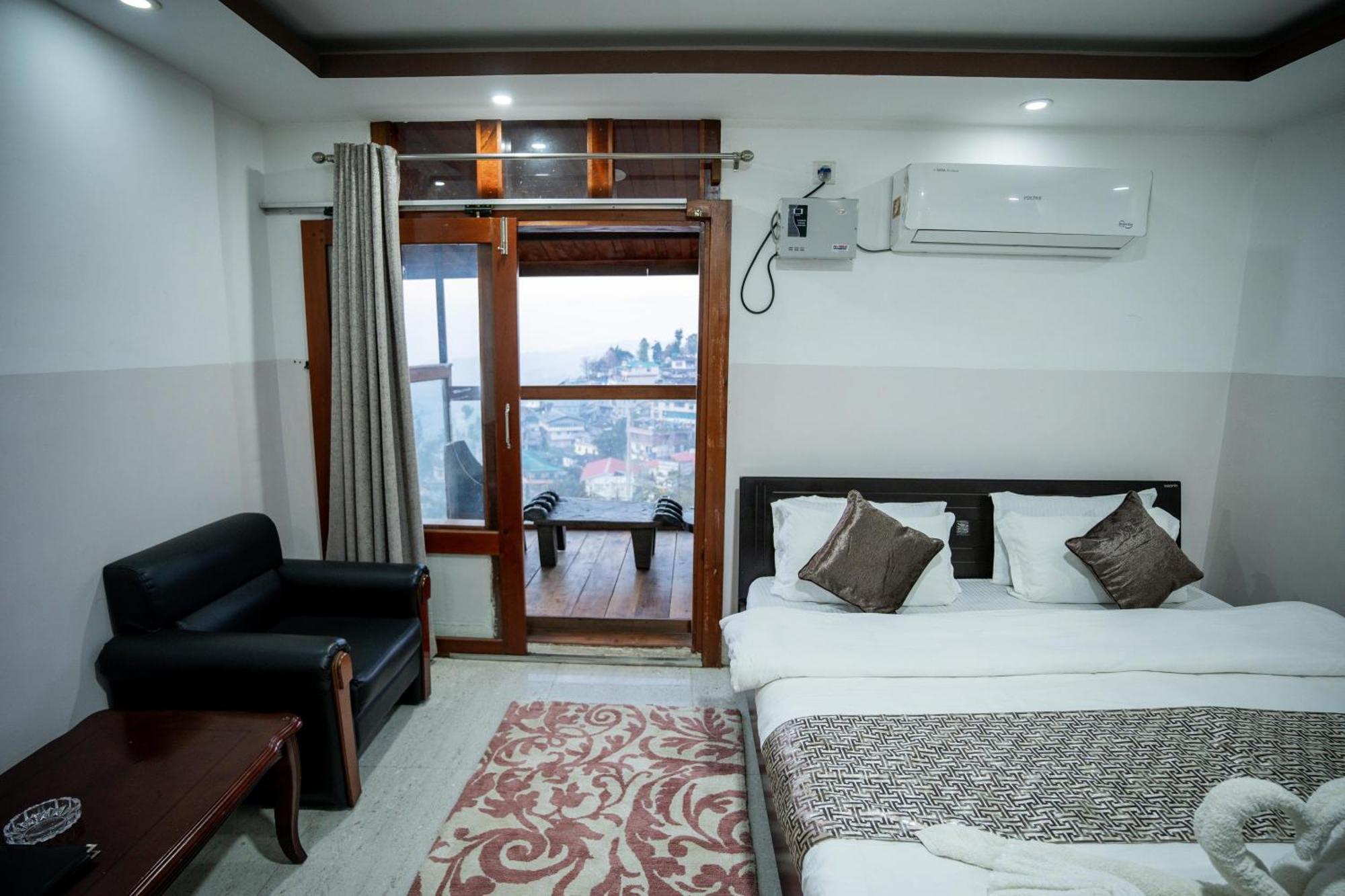 2K Hotel Kohima Luaran gambar