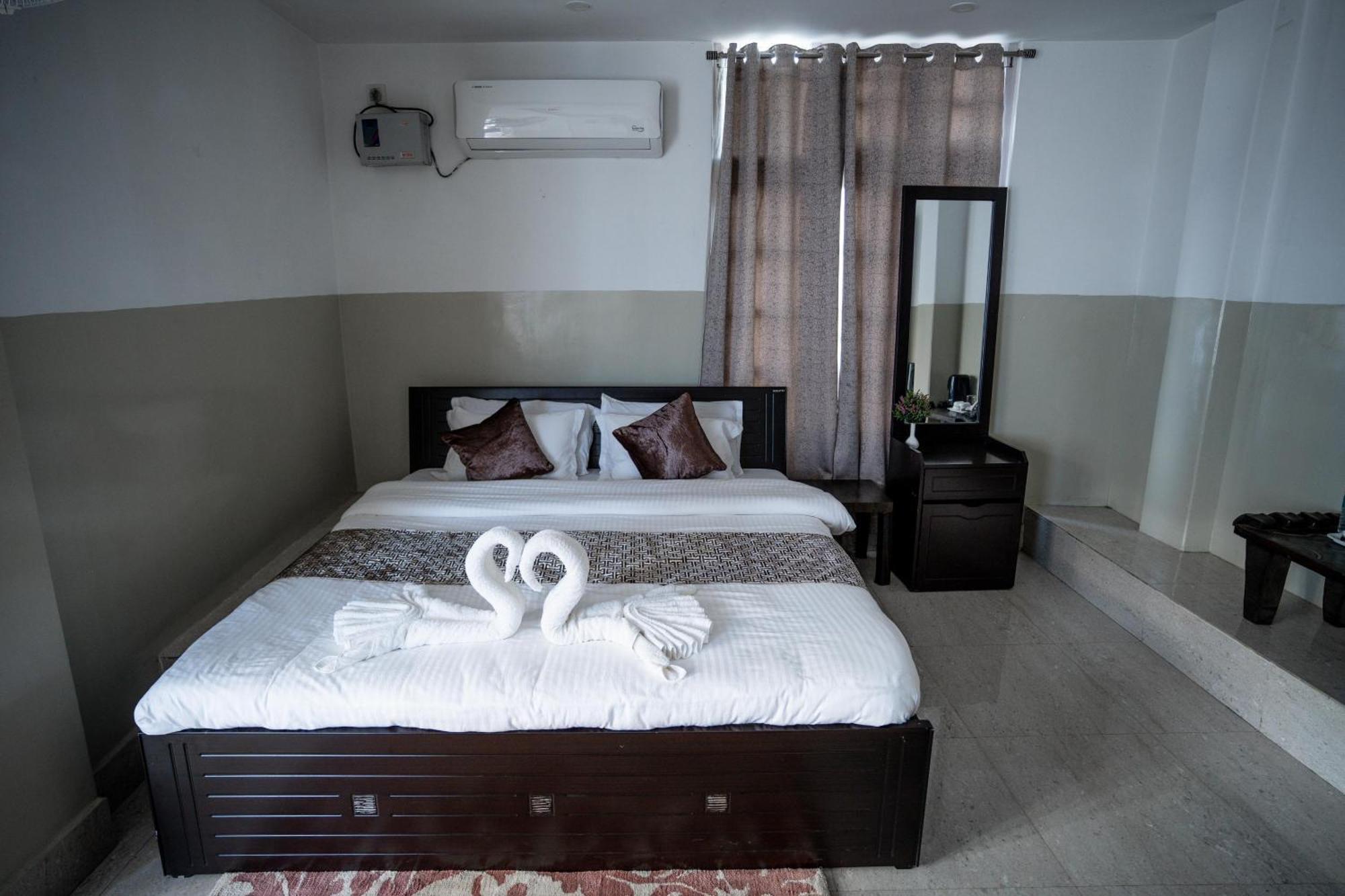 2K Hotel Kohima Luaran gambar