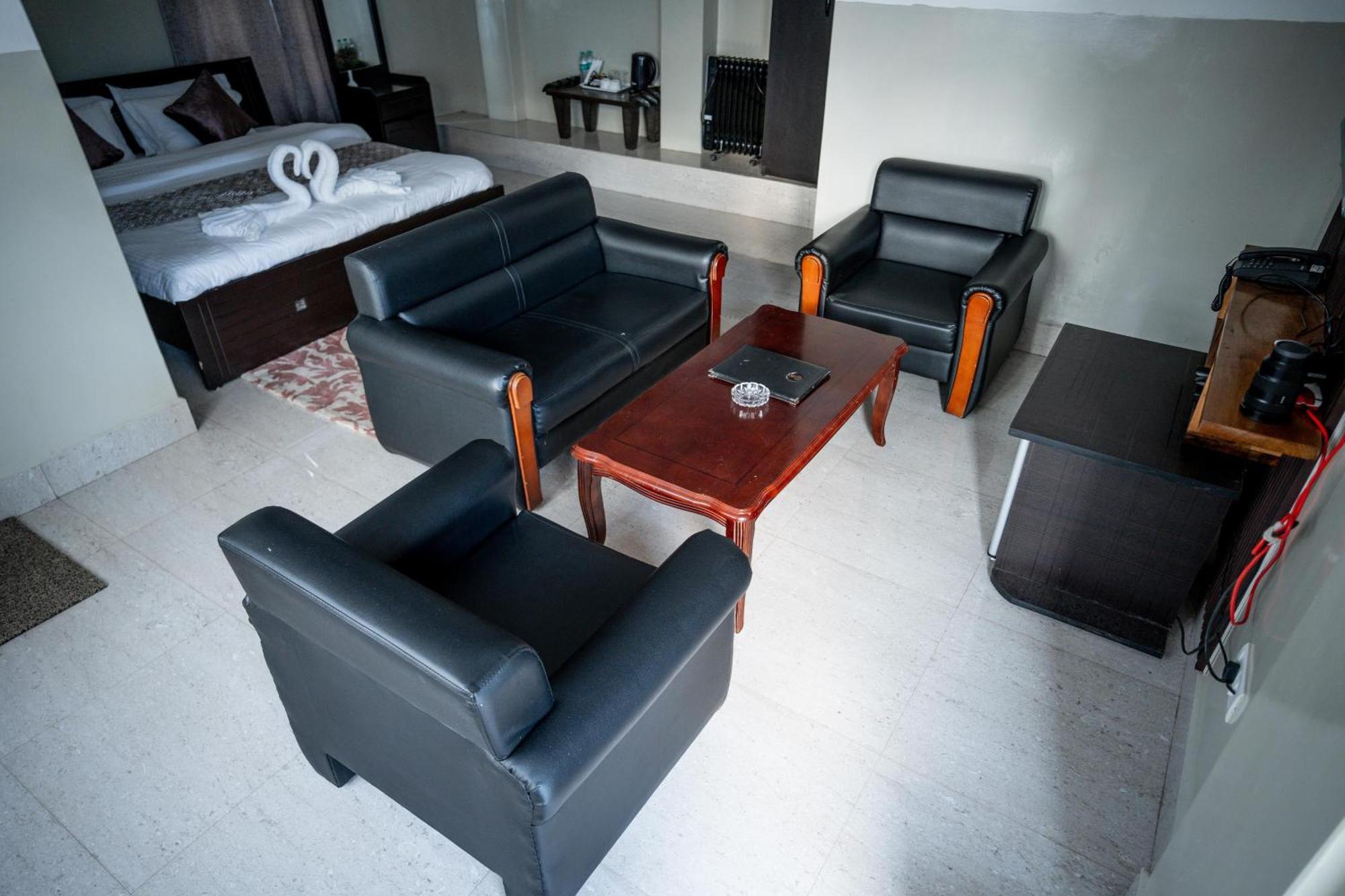 2K Hotel Kohima Luaran gambar